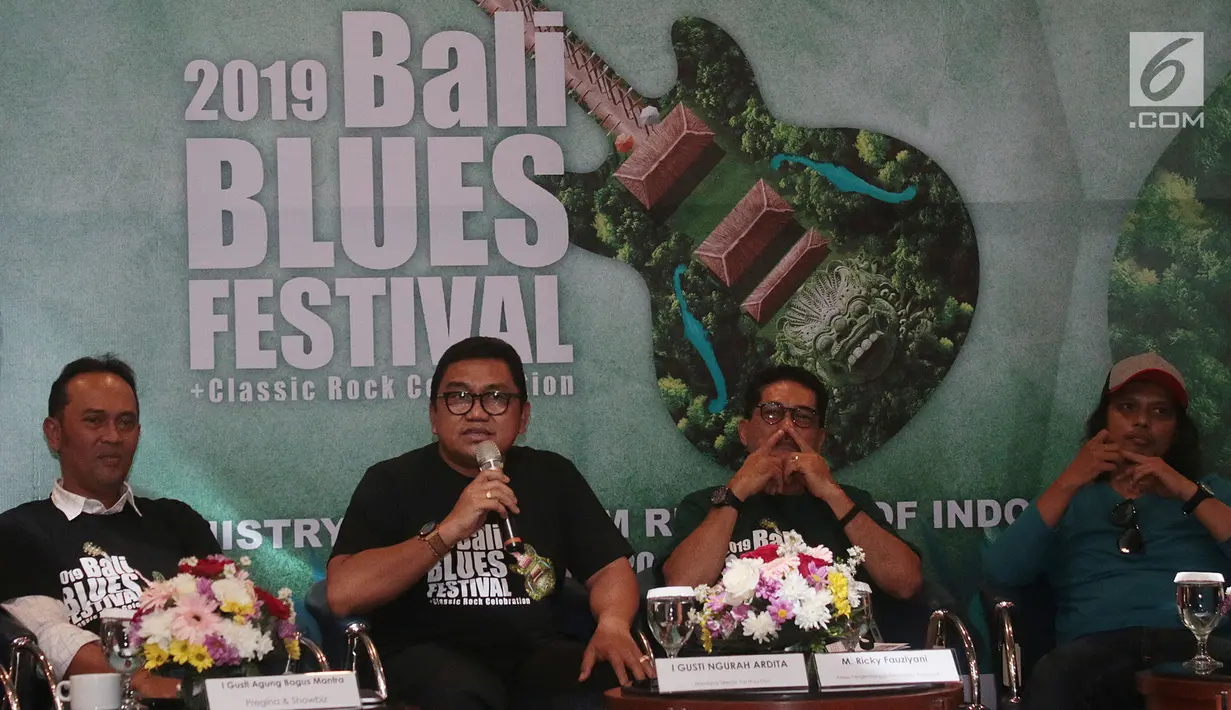 Managing Director The Nusa Dua I Gusti Ngurah Ardita (kedua kiri) memberi keterangan pers "Road to Bali Blues Festival 2019", Jakarta, Rabu (10/7/2019). Bali Blues Festival 2019 juga akan menampilkan Endah N Rhesa, Nosstress ft Made Mawut serta Blues Community. (Liputan6.com/JohanTallo)