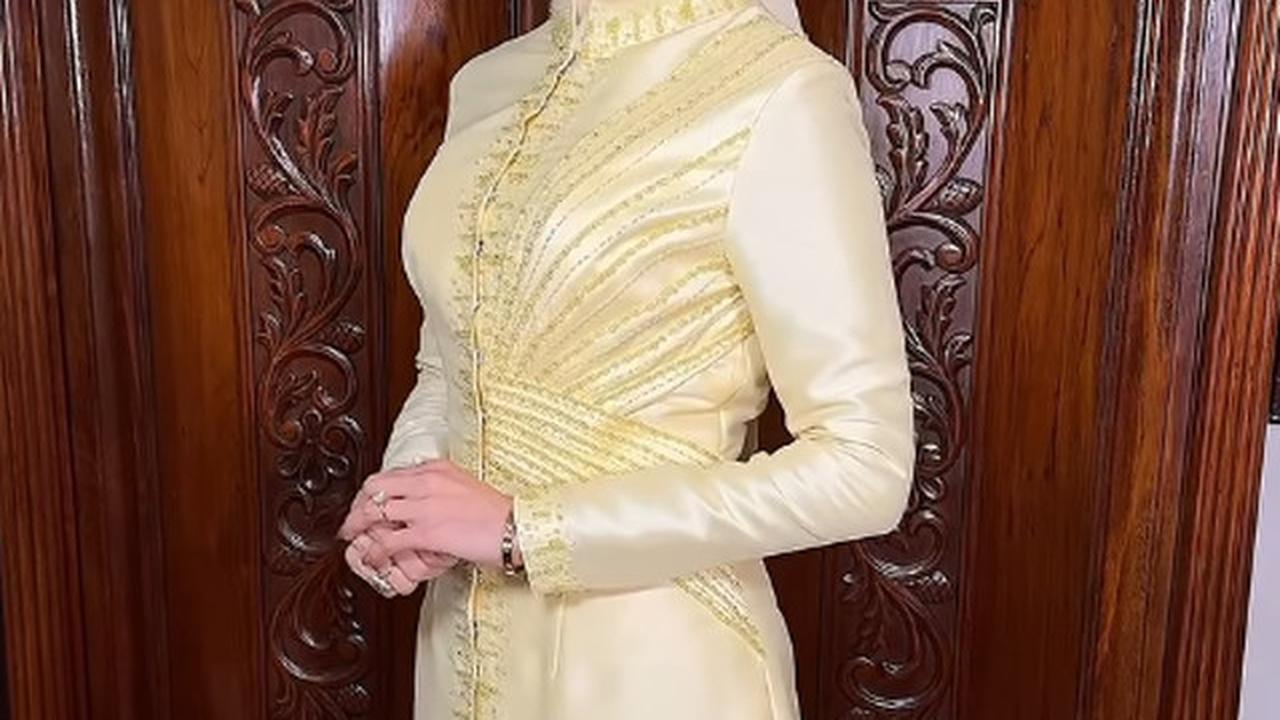 8 Potret Maia Estianty dan Mulan Jameela Pakai Kebaya Kuning di Acara Lamaran El-Syifa