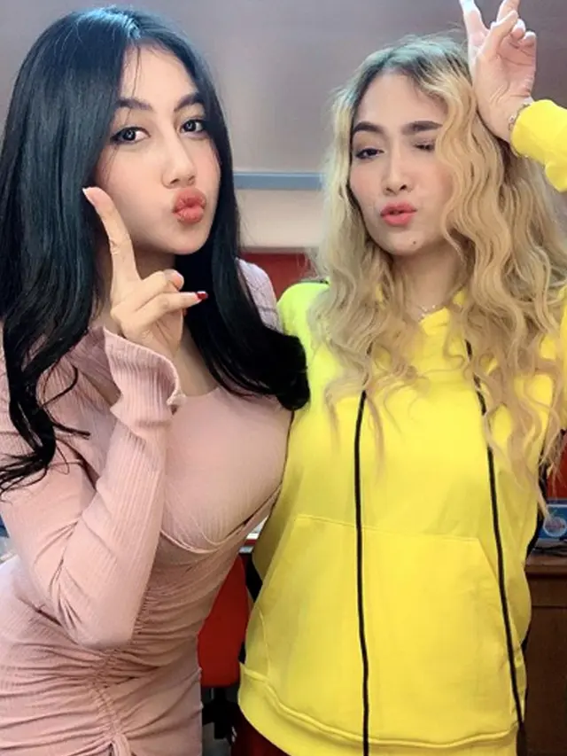 Pamela Safitri dan Oza Kioza