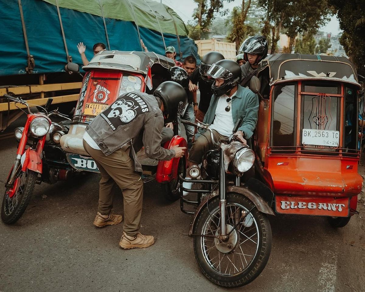 Gantengnya Ariel di Danau Toba Bareng Duda Minus One, Sempat Alami Tabrakan Beruntun