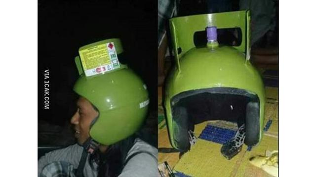 6 Kelakuan Bapak-Bapak Bawa Tabung Gas Pakai Motor Ini Bikin Heran