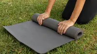 Deretan Matras Yoga Nyaman dan Anti Licin untuk Dukung Olahraga di Rumah Selama Ramadan