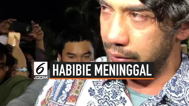 Reza Rahardian dikenal dekat dengan sosok BJ Habibie. Saat mendengar berita meninggalnya BJ Habibie, Reza langsung menuju ke rumah duka. Dan sesampainya disana, ia tak kuasa menahan air matanya. Rasa kehilangan terpancar di raut wajah Reza.