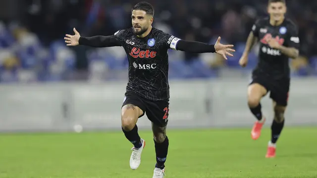 Bungkam Bologna 3-0, Napoli Geser AC Milan di Puncak Klasemen