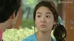 Awali karier tahun 1996, Song Hye Kyo sudah 27 tahun wara wiri di industri hiburan Korea. Salah satu drama Korea lawas populer yang dibintangi Song Hye Kyo adalah drama Full House. Saat bintangi drama Full House tahun 2004, usia Song Hye Kyo masih 23 tahun. Dramanya bersama aktor Rain ini mempopulerkan namanya ke seluruh Asia, tak terkecuali Korea Selatan. (Liputan6.com/IG/@fullhouse_famouse)