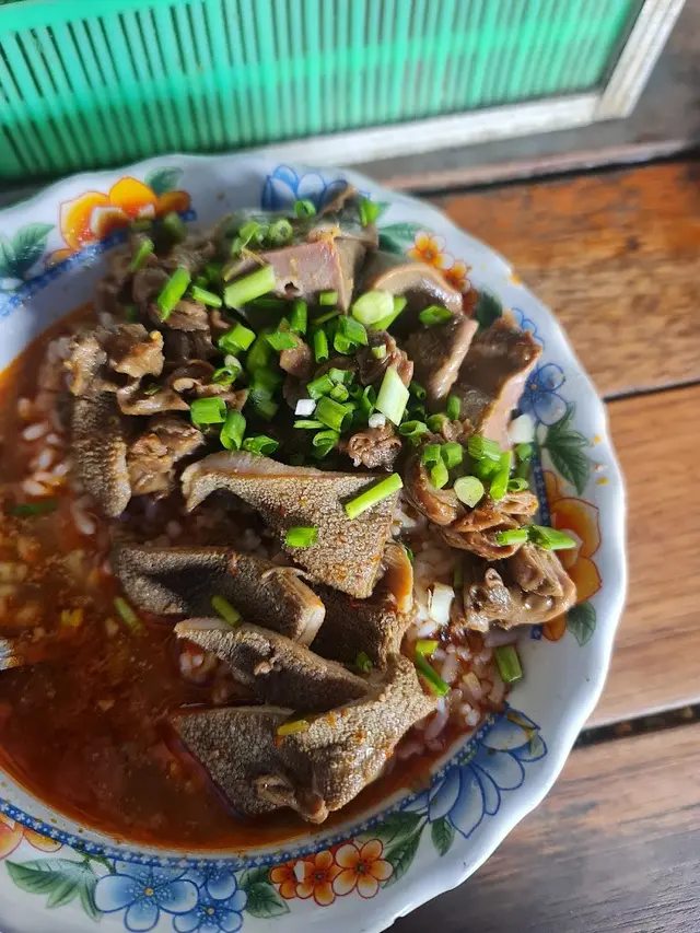 Rekomendasi Tempat Makan Dekat Stasiun Pasar Turi Surabaya