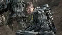 Apa yang disuguhkan Tom Cruise di film "Edge of Tomorrow" agaknya belum mampu mengalihkan minat para penikmat film di Inggris.