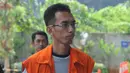 Mantan Kepala Seksi Intelejen dan Penindakan Kantor Imigrasi Kelas I Mataram Yusriansyah Fazrin akan menjalani pemeriksaan lanjutan di Gedung KPK, Jakarta, Senin (15/7/2019). Fazrin diperiksa sebagai saksi tersangka Kepala Kantor Imigrasi Klas I Mataram nonaktif Kurniadie. (merdeka.com/Dwi Narwoko)
