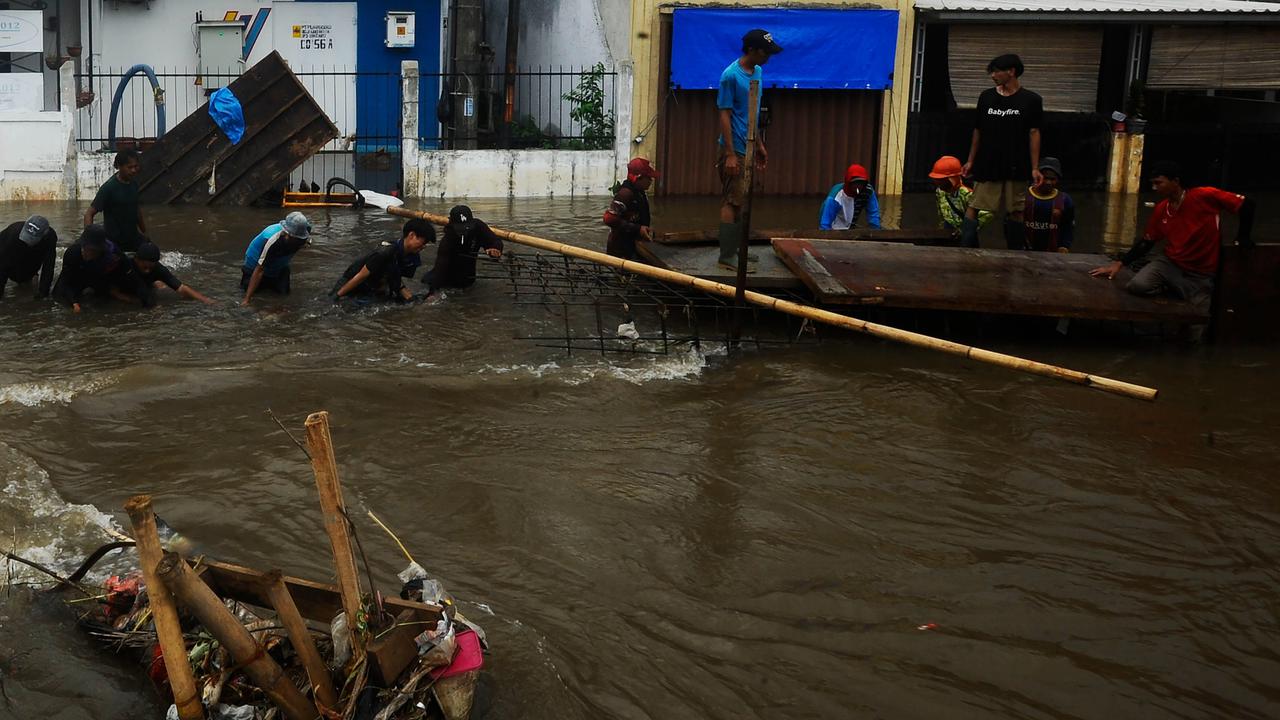 Banjir rendam Perumahan Taman Mangu Indah di Tangerang Selatan