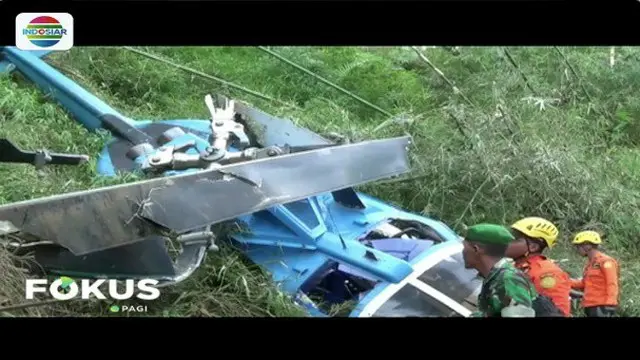 Helikopter sewaan itu sempat terbang rendah hingga akhirnya jatuh. Bangkai helikopter tersangkut bambu dan pepohonan dengan posisi kepala menukik ke bawah.