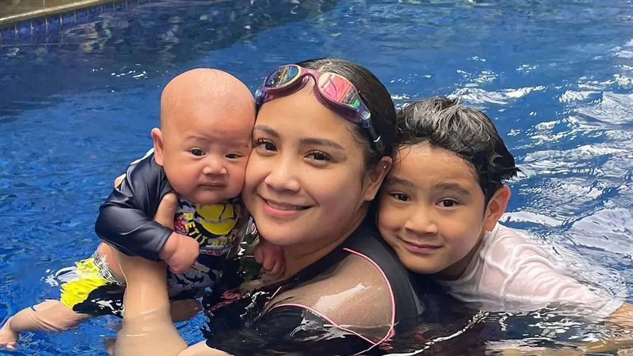 [Fimela] Nagita Slavina, Rayyanza dan Rafathar