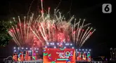 Kembang api menghiasai langit saat malam puncak perayaan Hari Ulang Tahun (HUT) ke-498 kota Jakarta di Lapangan Banteng, Minggu (22/6/2025) malam. (Liputan6.com/Angga Yuniar)