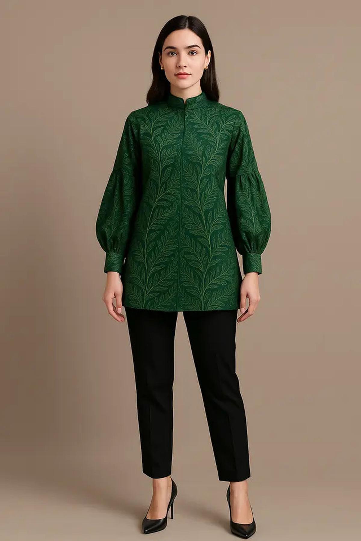 8 Inspirasi Model Batik Warna Hijau, Tampil Segar dan Berkelas di 2025