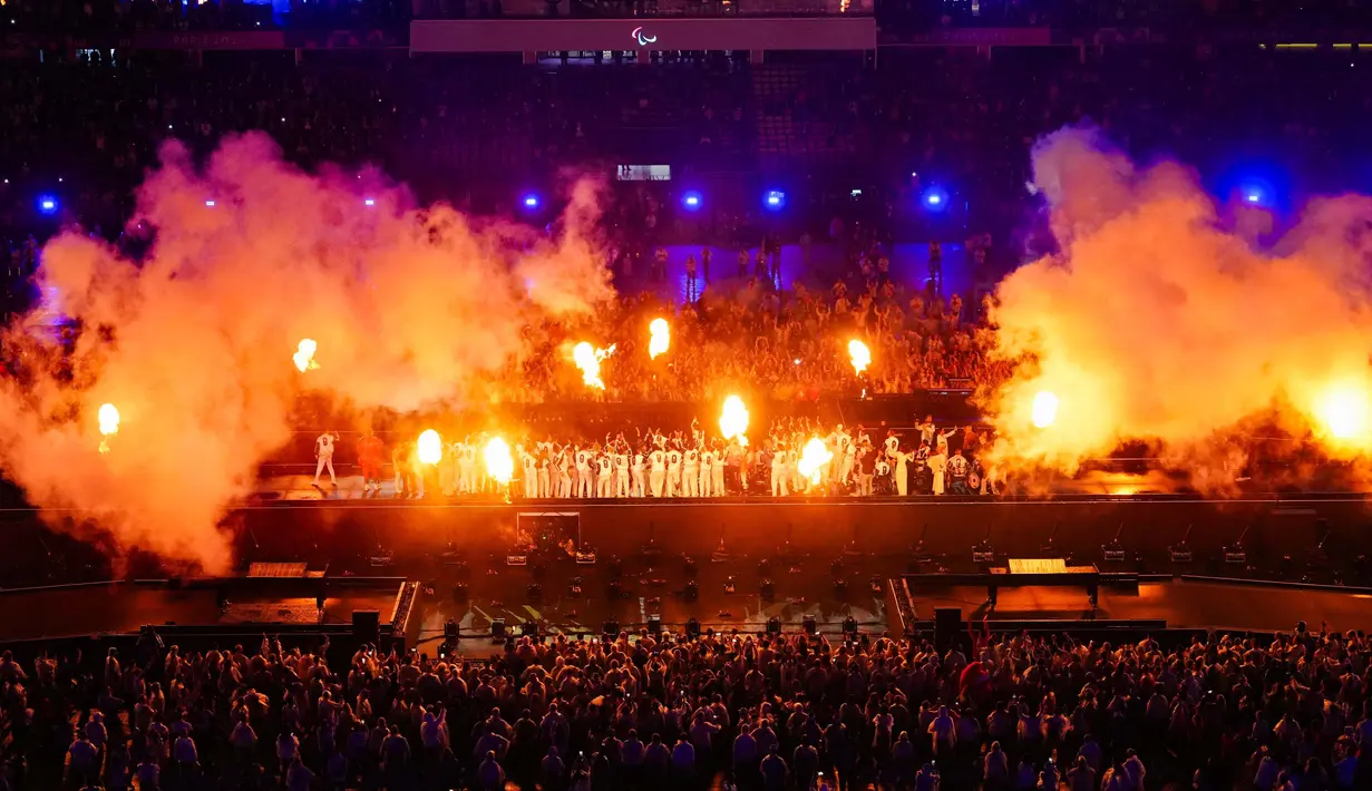 Penutupan Paralimpiade 2024 ditandai dengan pidato dari Ketua Olimpiade Paris, Tony Estanguet dan Presiden Komite Paralimpiade Internasional (IPC) Andrew Parsons. (Dimitar DILKOFF/AFP)