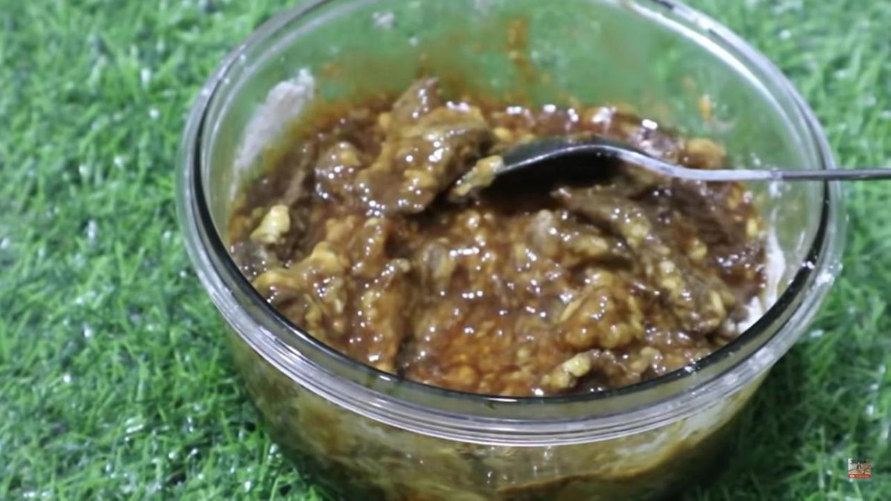 <b>Bumbui Daging yang Sudah Direbus</b>