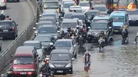 Titik Genangan Air di Jakarta, Jalan Kampung Melayu Lumpuh