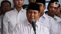 Ketum Partai Gerindra Prabowo Subianto memberikan keterangan saat peresmian Sekretariat Bersama (Sekber) di Jalan Jl. Ki Mangunsarkoro No. 1, Menteng, Jakarta Pusat, Senin (23/1/2023). Prabowo menyebut peresmian Sekber sebagai pertanda bahwa koalisi PKB-Gerindra solid. (Liputan6.com/Johan Tallo)