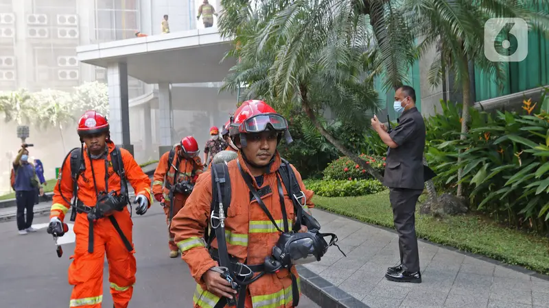 FOTO: Kebakaran Gedung Cyber 1