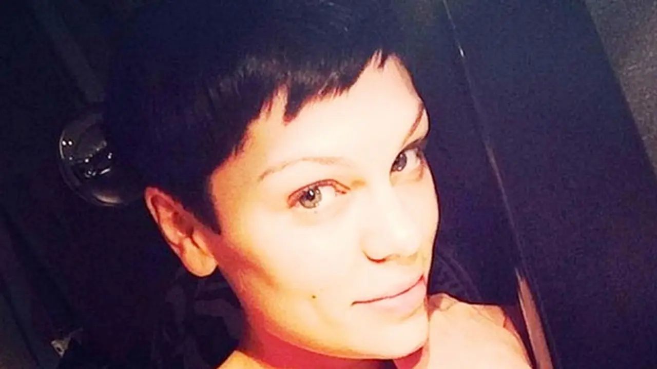 jessie-j-131121b.jpg
