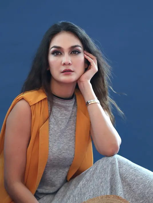 Bagi Luna Maya, bisnis merupakan persiapan untuk kelangsungan hidup hari depannya. Apalagi persaingan dunia hiburan yang begitu cepat berubah, dan berganti dengan pendatang baru yang terus bermunculan. (Nurwahyunan/Bintang.com)