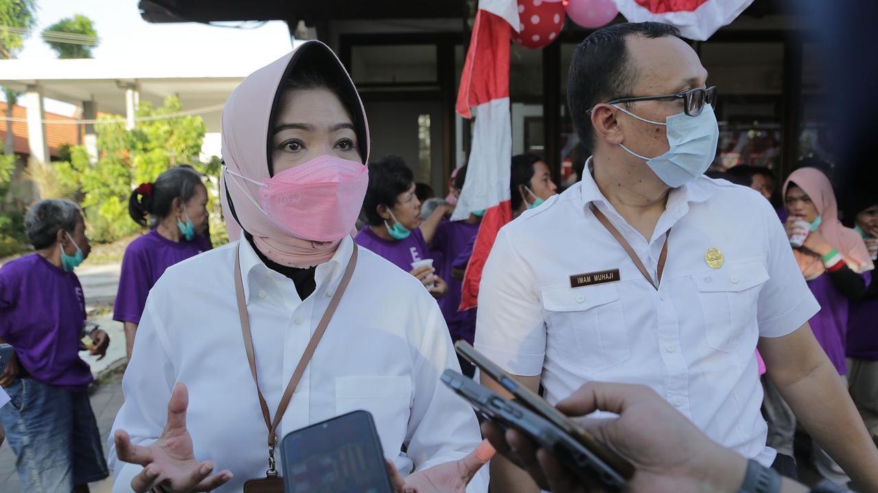 Kepala Dinsos Kota Surabaya Anna Fajriatin. (Dian Kurniawan/Liputan6.com)