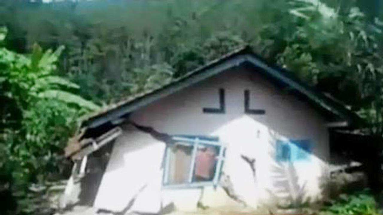 Segmen 1: Bahaya Tanah Bergerak hingga Tol Cipularang Ramai