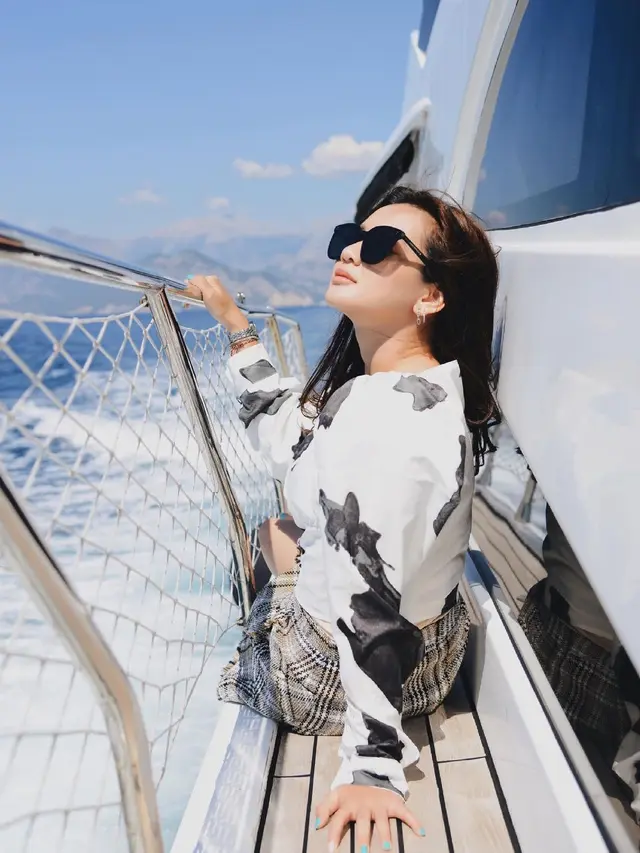 7 Momen Liburan Dea Annisa Ke Turki, Seru Bareng Sahabat