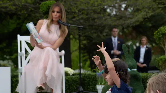 Gaya Melania Trump saat Membacakan Dongeng di Gedung Putih