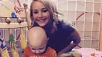 Tak hanya menyumbang, Jennifer Lawrence juga sering menghibur anak-anak di rumah sakit saat ia pulang kampung ke Kentucky.
