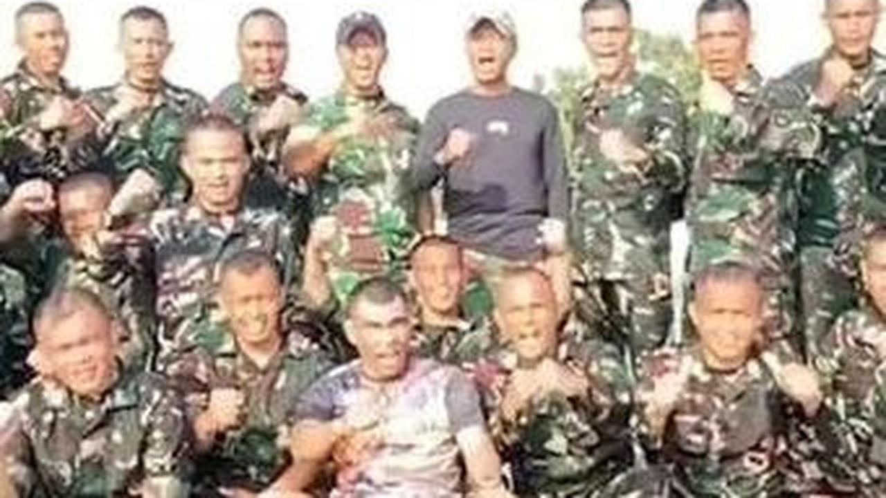 Kegiatan OJT ini kemudian di akhiri dengan acara pelepasan oleh para perwira Yonif 305/Tengkorak. <br>