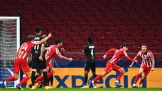 Penyerang Atletico Madrid, Joao Felix, merayakan gol yang dicetaknya ke gawang Salzburg pada laga Liga Champions 2020/2021 di Estadio Wanda Metropolitano, Rabu (28/10/2020) dini hari WIB. Atletico Madrid menang 3-2 atas Salzburg. (AFP/Gabriel Bouys)