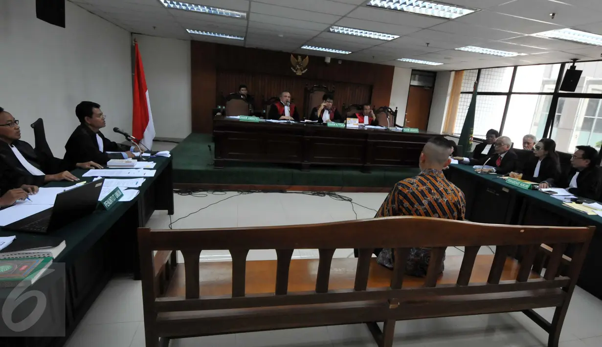 Suasana sidang lanjutan terkait kasus suap anggota hakim dan panitera PTUN Medan dengan terdakwa OC Kaligis di Pengadilan Tipikor, Rabu (4/11). Sidang itu menghadirkan saksi Afrian Bondjol yang merupakan anak didik OC Kaligis. (Liputan6.com/Helmi Afandi)