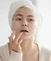 Bukan sekadar membuat bibir terlihat glossy, peptide lip treatment menawarkan perawatan yang menggabungkan kelembapan, tampilan lebih halus, dan efek plump yang natural. (Foto/Dok: Pexels)