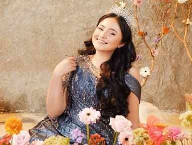 Bertepatan dengan momen hari ini pada 22 Desember, banyak para seleb mengunggah potretnya bersama sang ibunda dengan menuliskan kata-kata mutiara. Seperti halnya Marshanda yang sudah menjadi seorang ibu, ia pun tampil kompak dan serasi dengan putrinya meski sudah berpisah dengan Ben Kasyafani. (Liputan6.com/IG/@marshanda99)