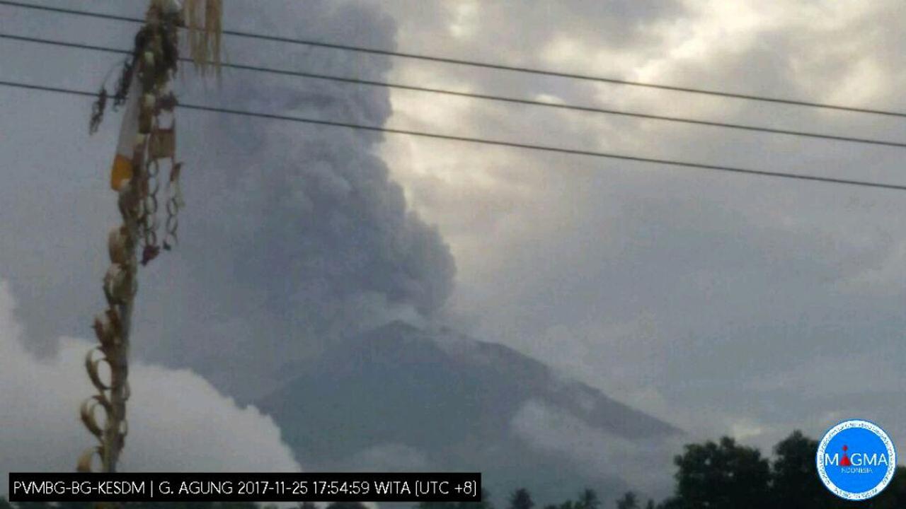 Gunung Agung erupsi