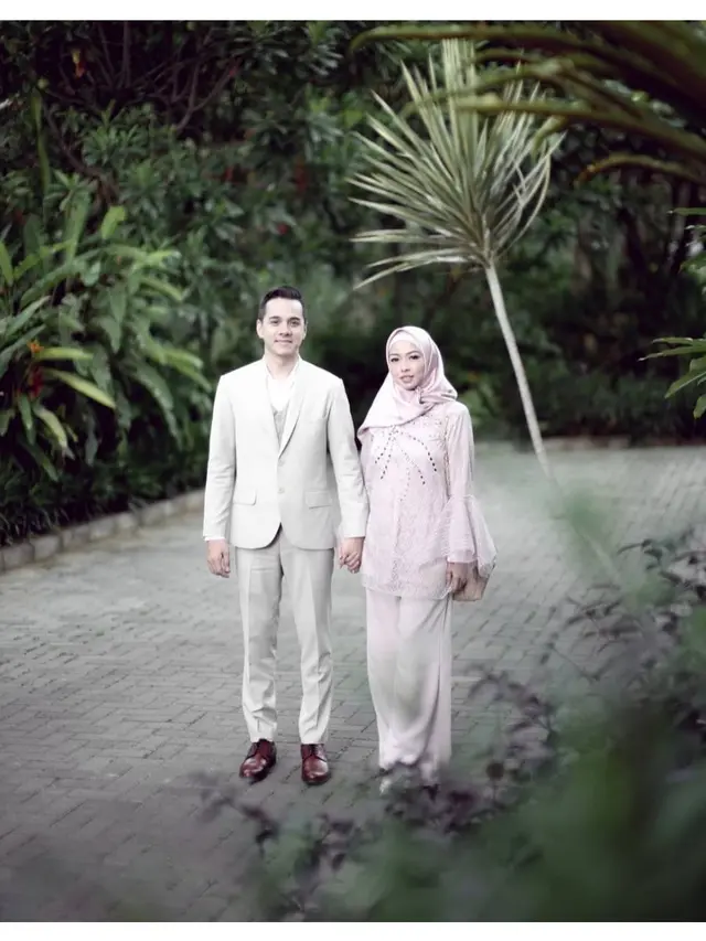 Tahun Bersama, Ini 6 Momen Rionaldo Stokhorst dan Istri yang Selalu Harmonis