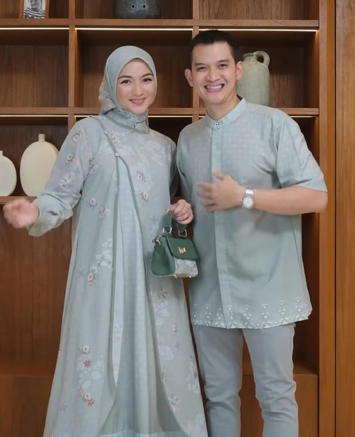 Inspirasi Model Baju Lebaran Couple Ala Citra Kirana, Bikin Keluarga Makin Kompak
