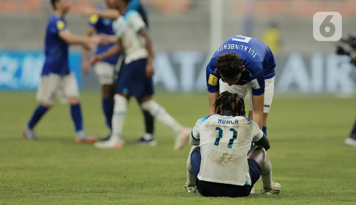 Satu gol indah Lazizbek Mirzaev dan gol Soidov menangkan Uzbekistan. (Bola.com/Muhammad Iqbal Ichsan)