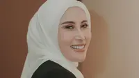 Selebgram Herni Ekamawati Rekam Album Jejak Cinta Dalam Nada, Penghormatan untuk Adjie Soetama