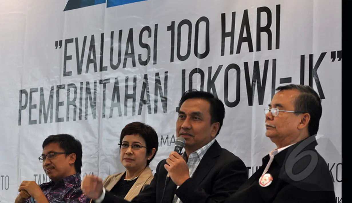 Menurut Effendi Simbolon (kedua kanan), pemerintahan Jokowi yang berjalan hampir 100 hari ini banyak meninggalkan celah untuk impeachment atau pemakzulan, Jakarta, Senin (26/1/20015). (Liputan6.com/Miftahul Hayat)
