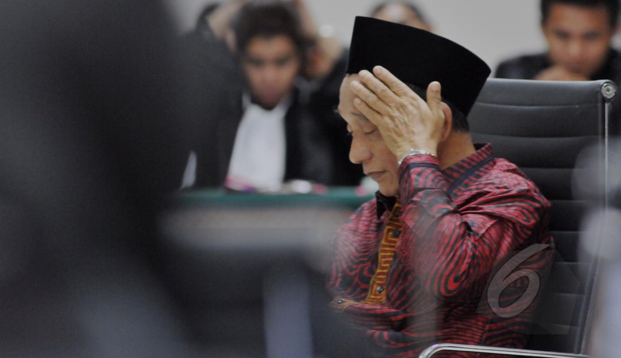 Ketua DPRD Bangkalan nonaktif  Fuad Amin Imron menjalani sidang perdana di Pengadilan Tipikor, Jakarta, Kamis (7/5/2015). Fuad terlibat kasus dugaan suap jual beli pasokan gas alam di Gresik dan Gili Timur, Bangkalan. (Liputan6.com/Andrian M Tunay)