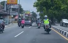 Ngebut Kejar Pengendara Motor untuk Ditilang, Polisi Ini Berujung Dapat Malu