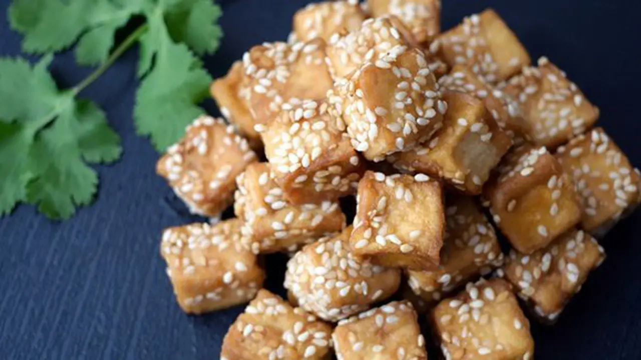 Ilustrasi tahu goreng wijen./Copyright pixabay.com/yuelanliu