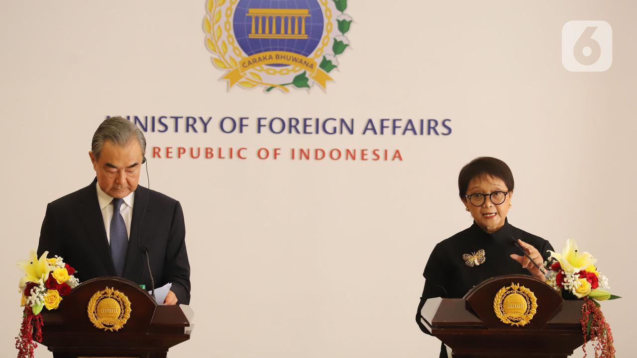 Pertemuan Menlu Retno Marsudi dan Menlu China Wang Yi