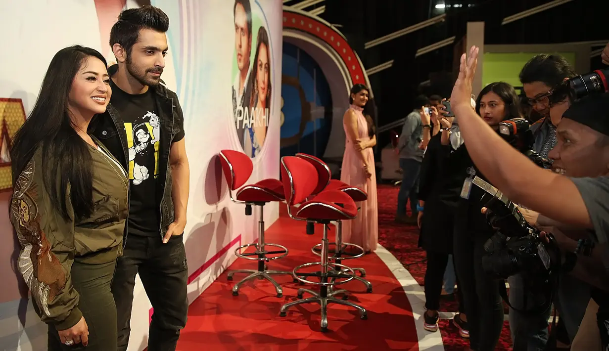 Dalam serial Nadin, Dewi Perssik akan banyak mengekplor tarian. Ia juga tidak mempersiapkan secara khusus. Dua peran sekaligus sebagai antagonis dan protagonis. (Bambang E. Ros/Bintang.com)