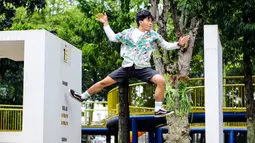 Ramdani Murtadho menjalani olahraga Parkour sejak tahun 2014/2015. Minimnya fasilitas olahraga parkour ini membuat dirinya sering berpindah tempat setelah pada tahun 2018 Gubernur Anies Baswedan membangun skate Parkour yang berada di Taman puring, Jakarta Selatan. (Bola.com/Muhammad Aldiansyah)