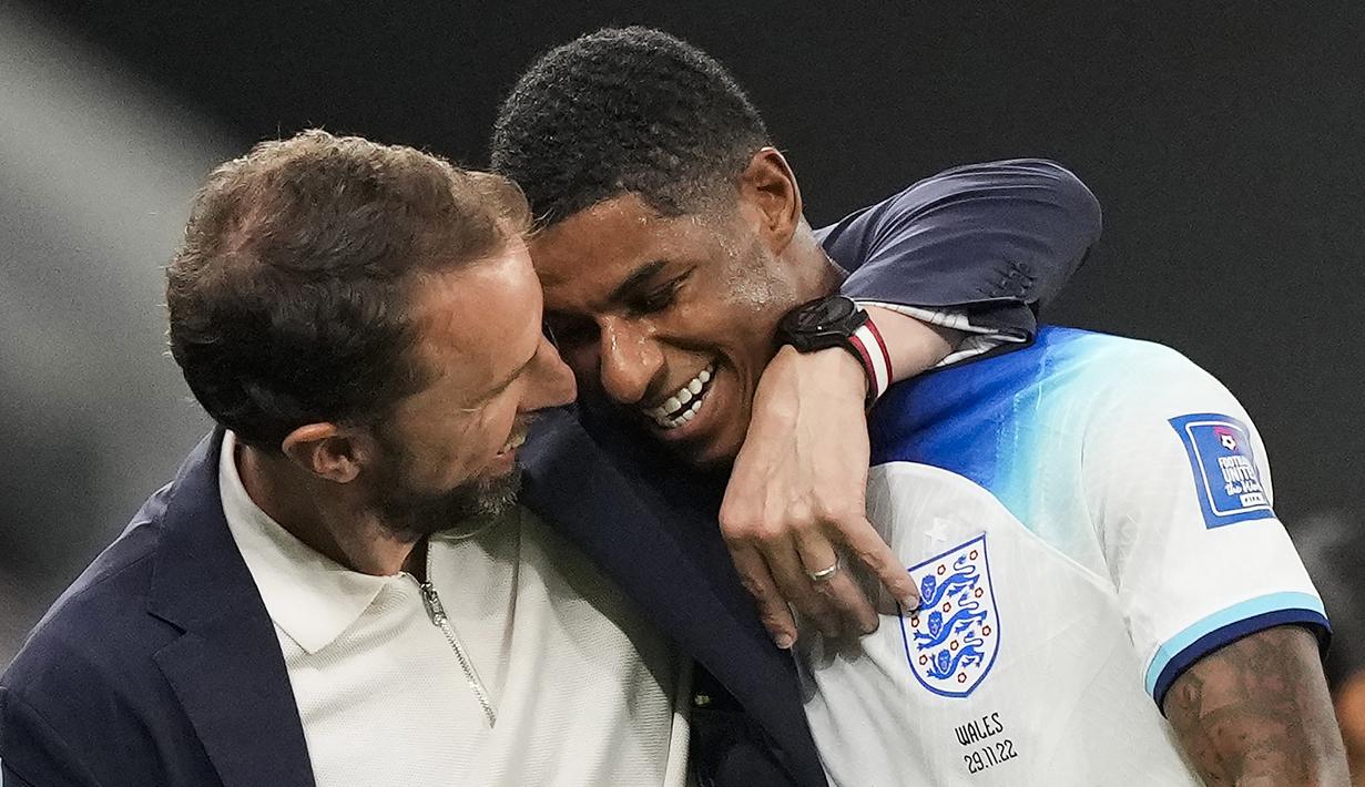 Kemenangan 3-0 Inggris atas Wales dalam matchday ketiga Grup B Piala Dunia 2022, Rabu (30/11/2022) dini hari WIB, tak bisa dipungkiri ada andil beberapa pemain yang tampil menonjol di kubu Three Lions. Sepeti 5 pemain berikut yang layak disebut sebagai penampil terbaik hingga mampu meloloskan Timnas Inggris ke babak 16 besar dengan status juara Grup B. (AP/Frank Augstein)