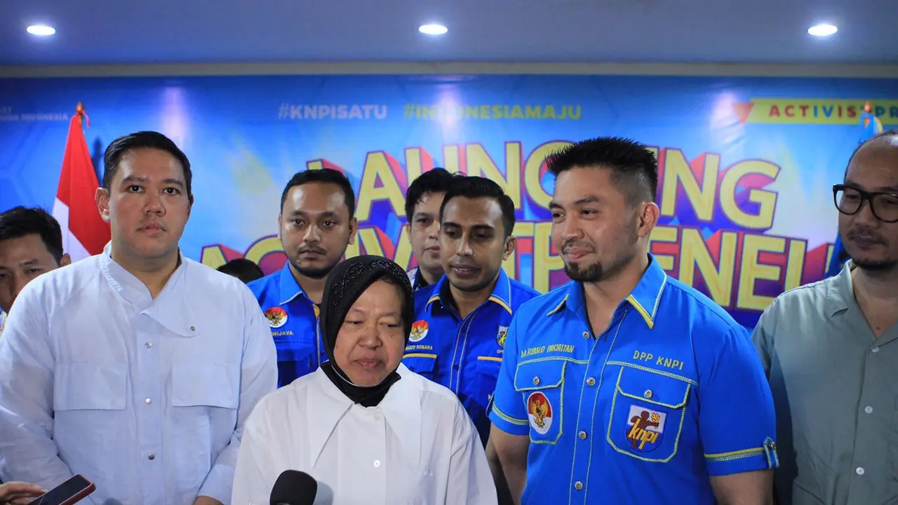 Ketua Umum DPP KNPI M. Ryano Panjaitan bersama Menteri Sosial Tri Rismaharini (Istimewa)