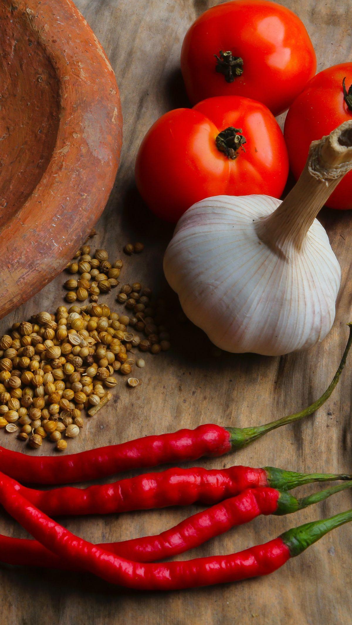 Perpaduan rasa asin, gurih dan pedas memang tak pernah salah. Salah satu masakan yang memiliki perpaduan ketiga rasa ini adalah sambal ikan asin. Bahkan hanya disantap bersama nasi hangat saja, kenimtakannya sudah tiada tara.