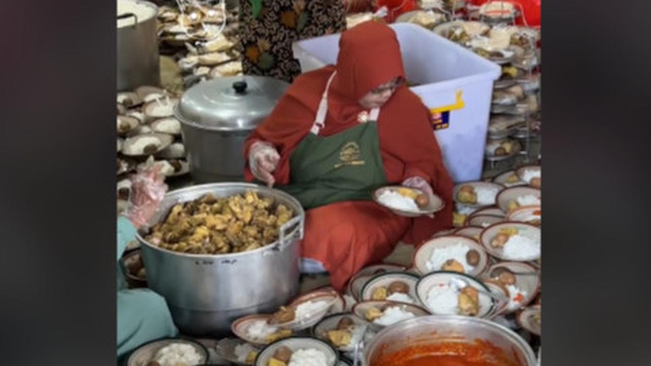 Bukan dari APBN, Bukber Gratis di Masjid ini Tiap Hari Habiskan Dana Rp60 Juta Lebih